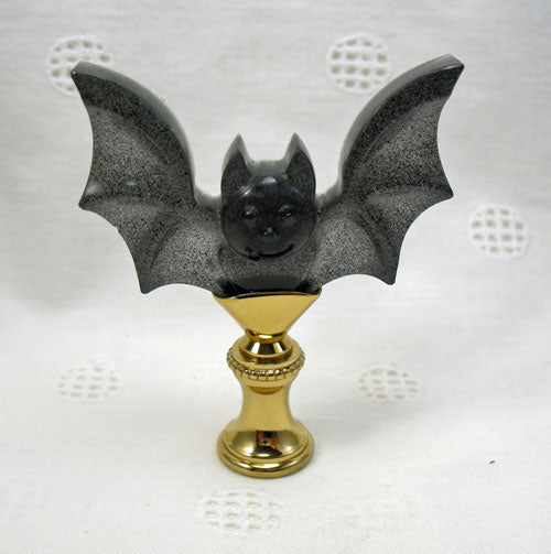 SENFAI Vampire Bat Brooch - Antique Style Alloy Pin For Gothic Fashion